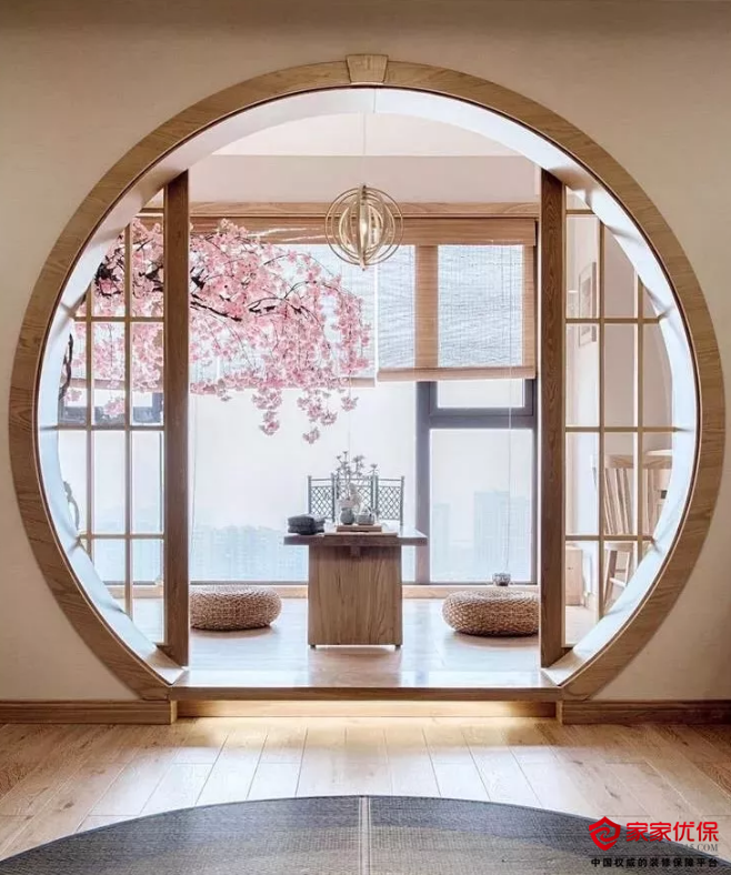 130平米日式风格装修案例,客厅阳台圆拱形门很出彩