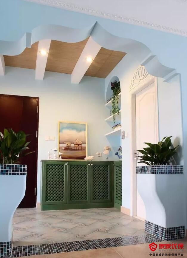 地中海风格新房装修效果图,玄关拱门绿植到客厅壁灯简直完美