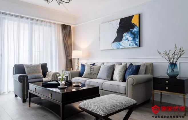 美式风格新房装修效果图,蓝白灰搭配软包家具营造舒适