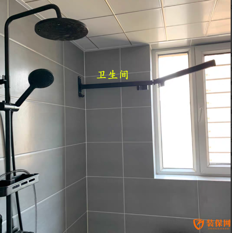 只有一个阳台怎么取舍 安装上折叠衣架休闲、晾衣兼具